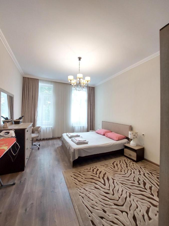 Helen'S House Διαμέρισμα Μπατούμι Εξωτερικό φωτογραφία